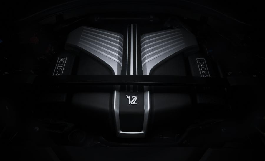 Моторный отсек Rolls-Royce Cullinan Black Badge 2019 года  (UK) (фото 2 из 20)
